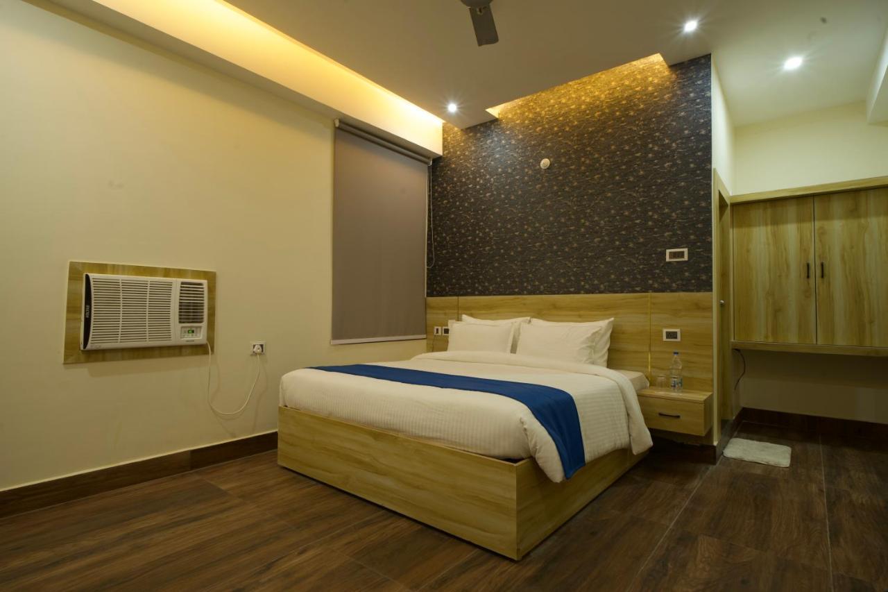 Hotel Dolphin Club à Chinhat Extérieur photo